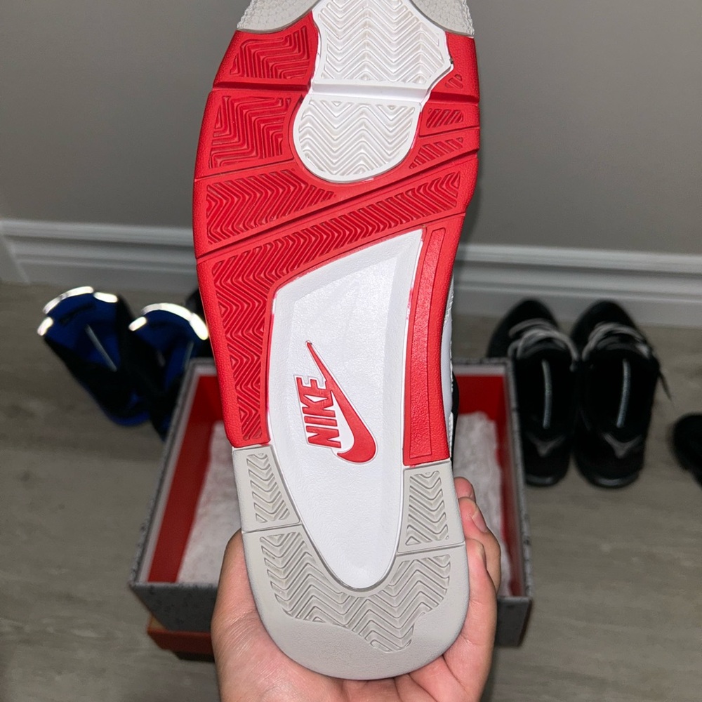 Jordan 4 Fire Red - Picture 10 of 13